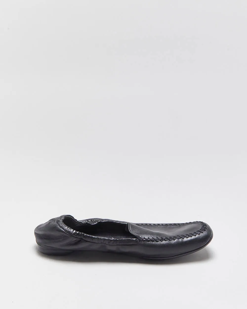 Vintage Y2K 00s Prada Women's Calfskin Leather Slip On Scrunch Loafers - UK3 sold by Rokit product image thumbnail 2