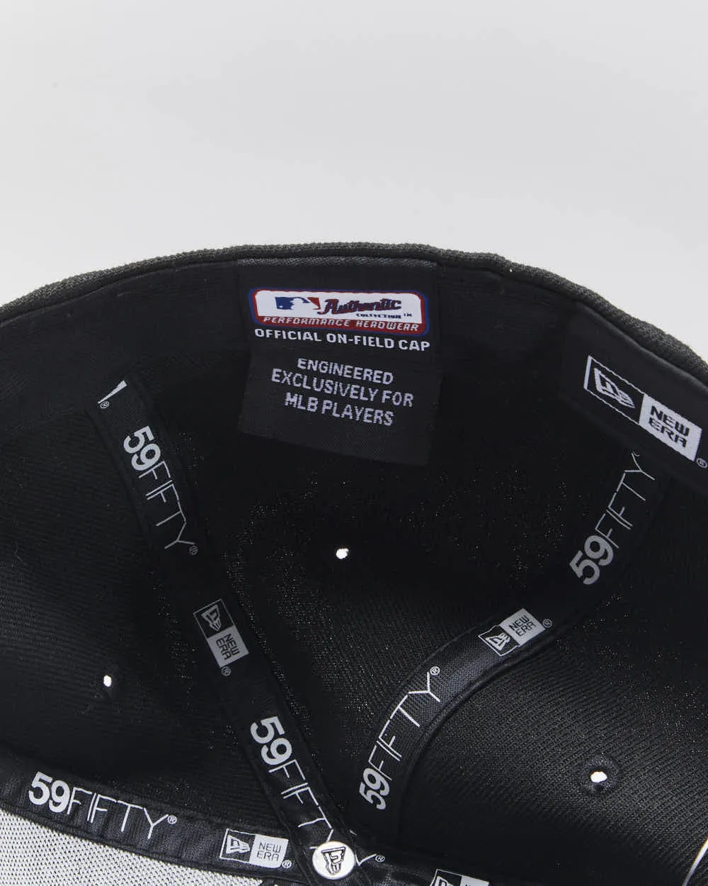 Vintage New Era 59Fifty Chicago White Sox Official On-Field MLB Fitted Baseball Cap - 7 5/8 sold by Rokit product image thumbnail 4
