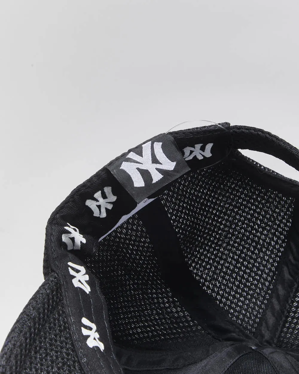 Vintage Y2K 00s N.Y Yankees Mesh Baseball Cap - OS sold by Rokit product image thumbnail 4