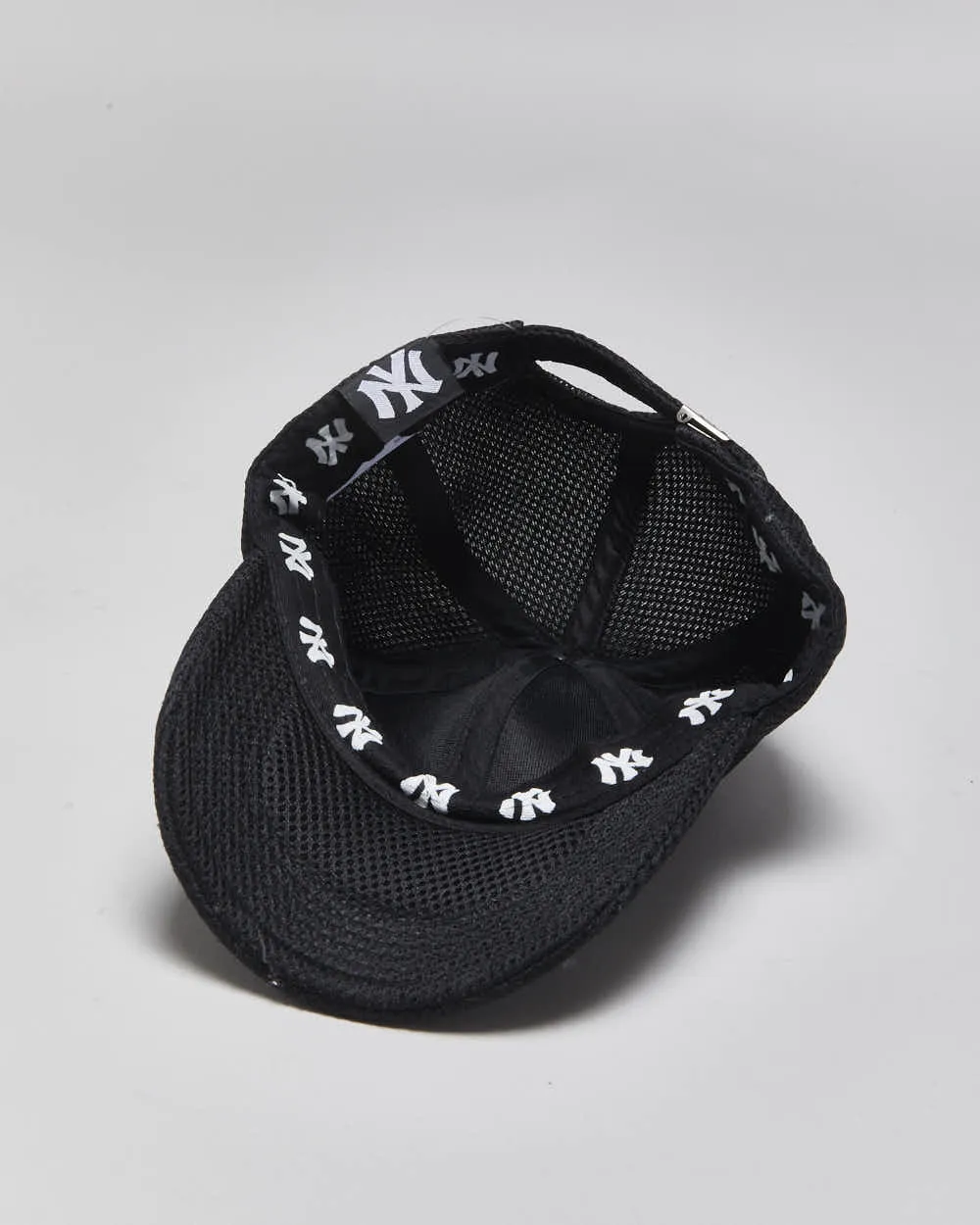 Vintage Y2K 00s N.Y Yankees Mesh Baseball Cap - OS sold by Rokit product image thumbnail 5