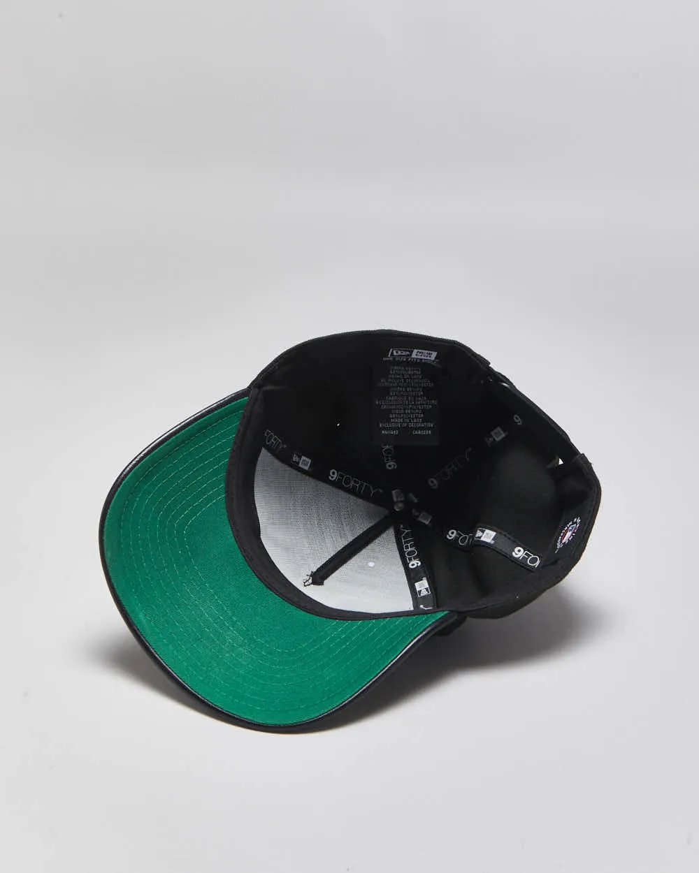 Vintage New Era 9Forty N.Y Yankees Faux Leather Peak MLB Snapback - OS sold by Rokit product image thumbnail 5