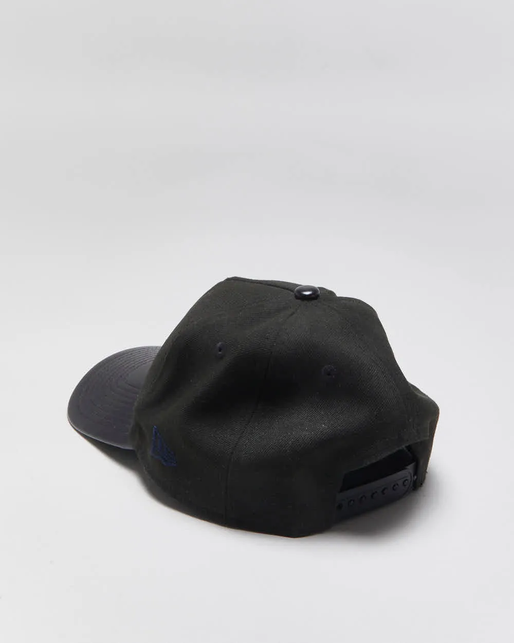 Vintage New Era 9Forty N.Y Yankees Faux Leather Peak MLB Snapback - OS sold by Rokit product image thumbnail 2
