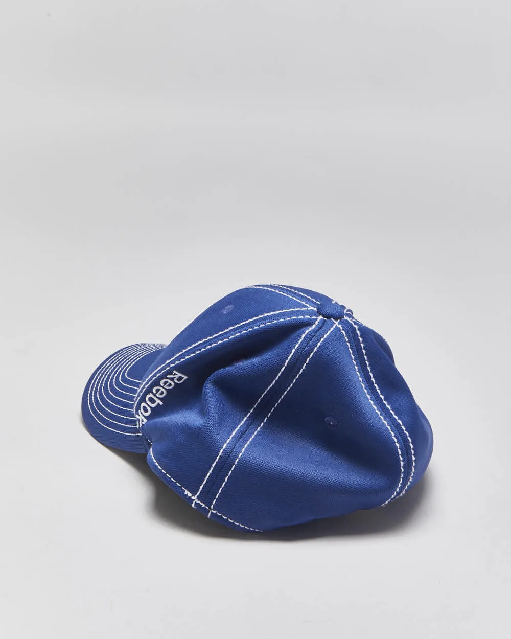 Vintage Reebok Toronto Maple Leafs NHL Centre Ice Embroidered Contrast Stitch FitMax Baseball Cap - S/M sold by Rokit product image thumbnail 2