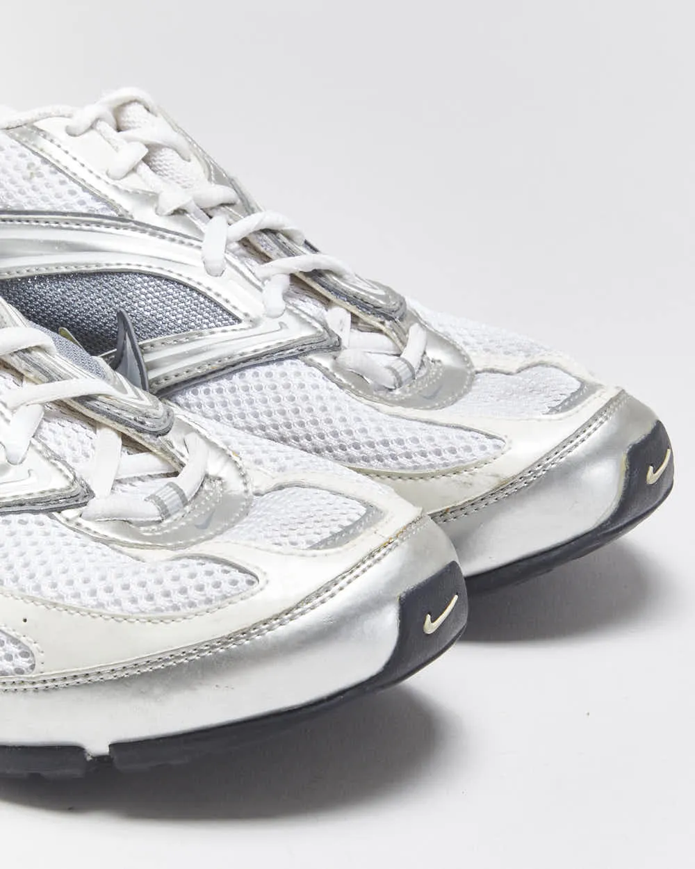 Vintage 2009 Nike Women's Shox Reveal 3 White/Sparkle Silver Trainers - UK7.5 sold by Rokit product image thumbnail 5