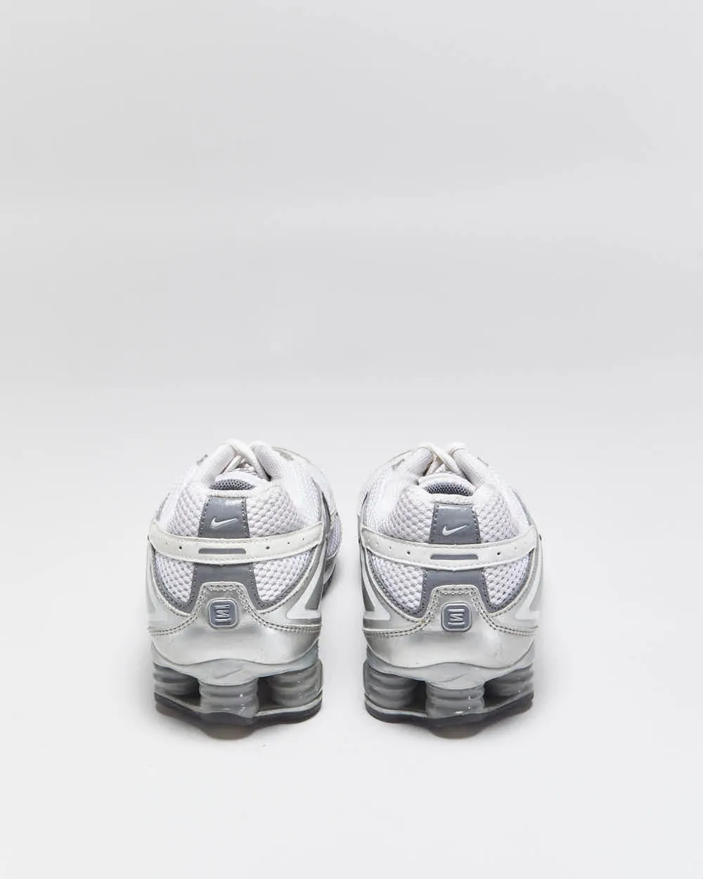 Vintage 2009 Nike Women's Shox Reveal 3 White/Sparkle Silver Trainers - UK7.5 sold by Rokit product image thumbnail 4