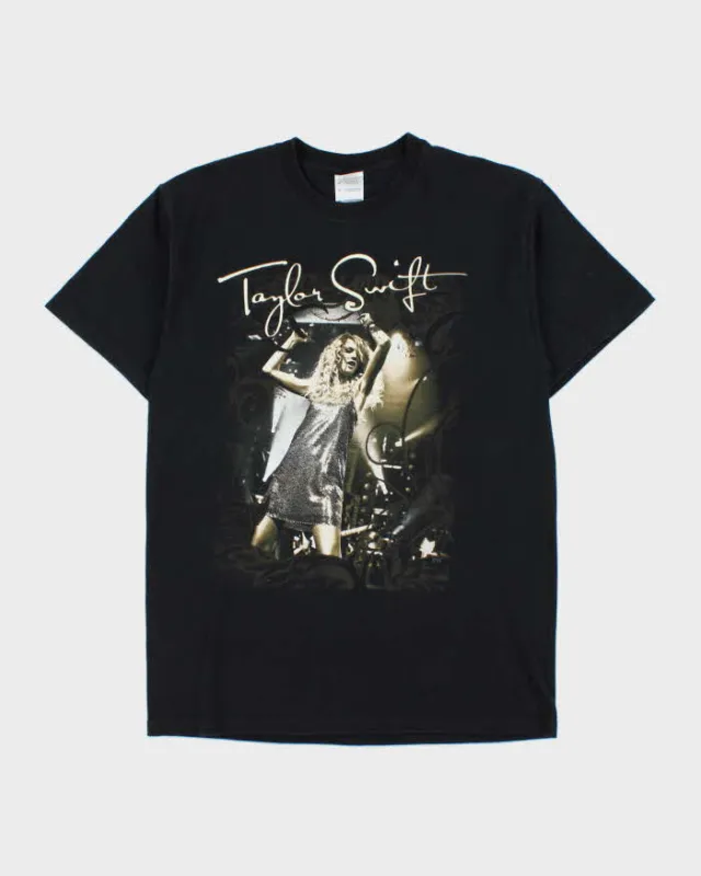 Vintage 2009 Taylor Swift Fearless Debut Tour Heavyweight Crewneck T-Shirt - M made by Rokit