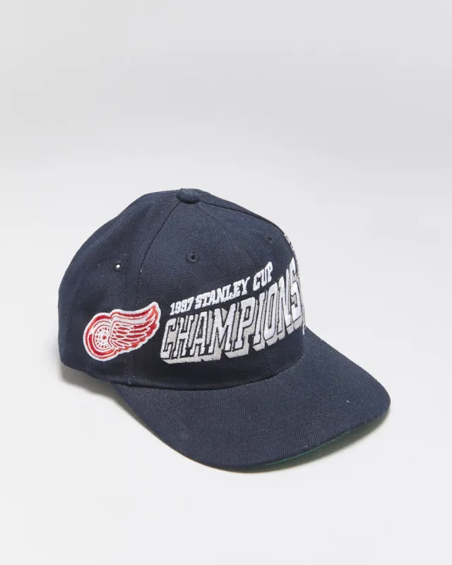 Vintage 1997 Detroit Red Wings Stanley Cup Champions Wool Blend NHL Center Ice Sports Specialties Snapback - OS made by Rokit