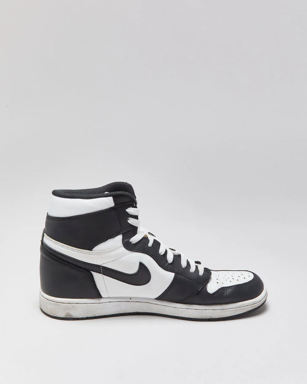 2014 Nike Air Jordan 1 Retro High OG Black/White Panda Trainers - UK9.5 sold by Rokit product image thumbnail 2