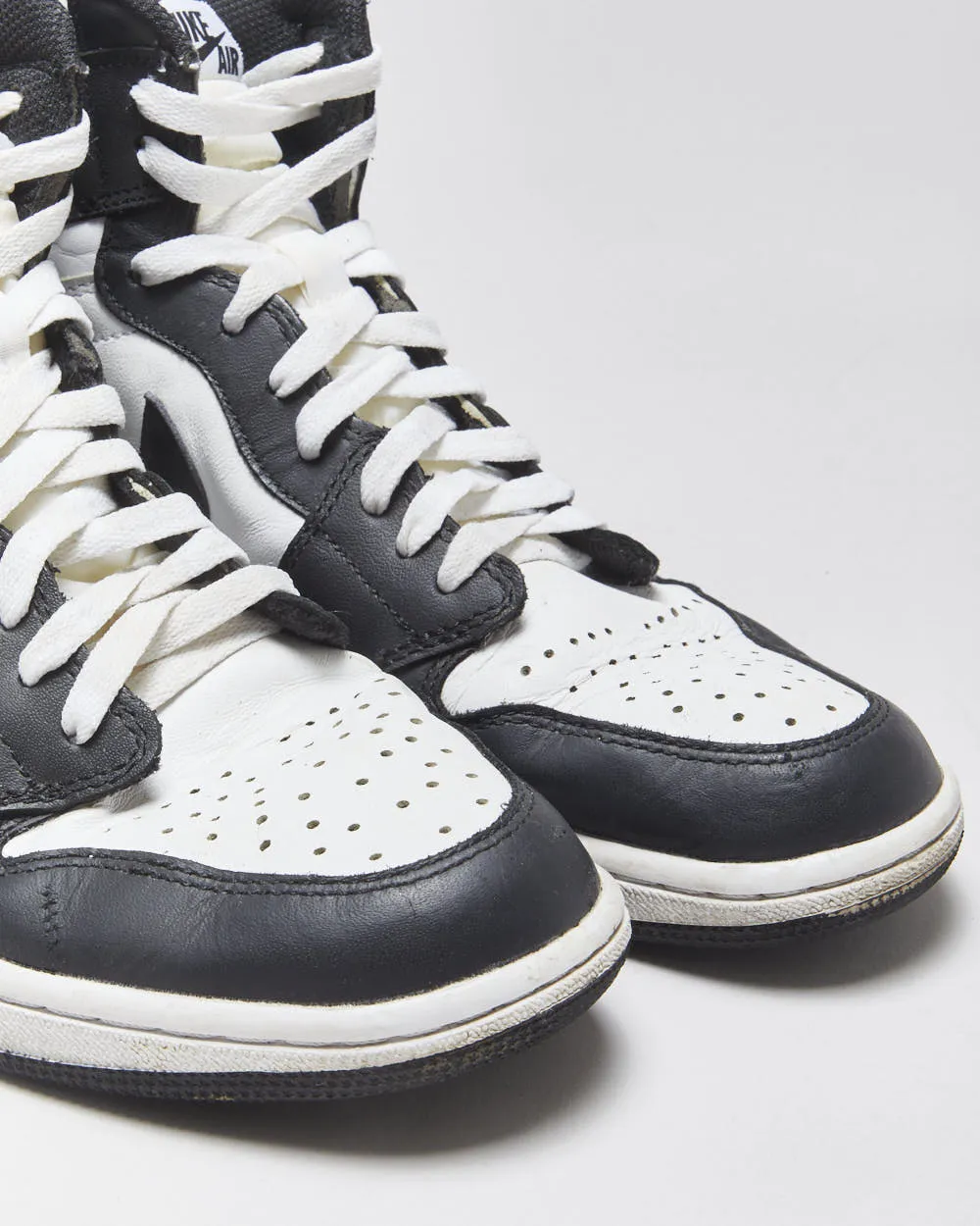 2014 Nike Air Jordan 1 Retro High OG Black/White Panda Trainers - UK9.5 sold by Rokit product image thumbnail 5