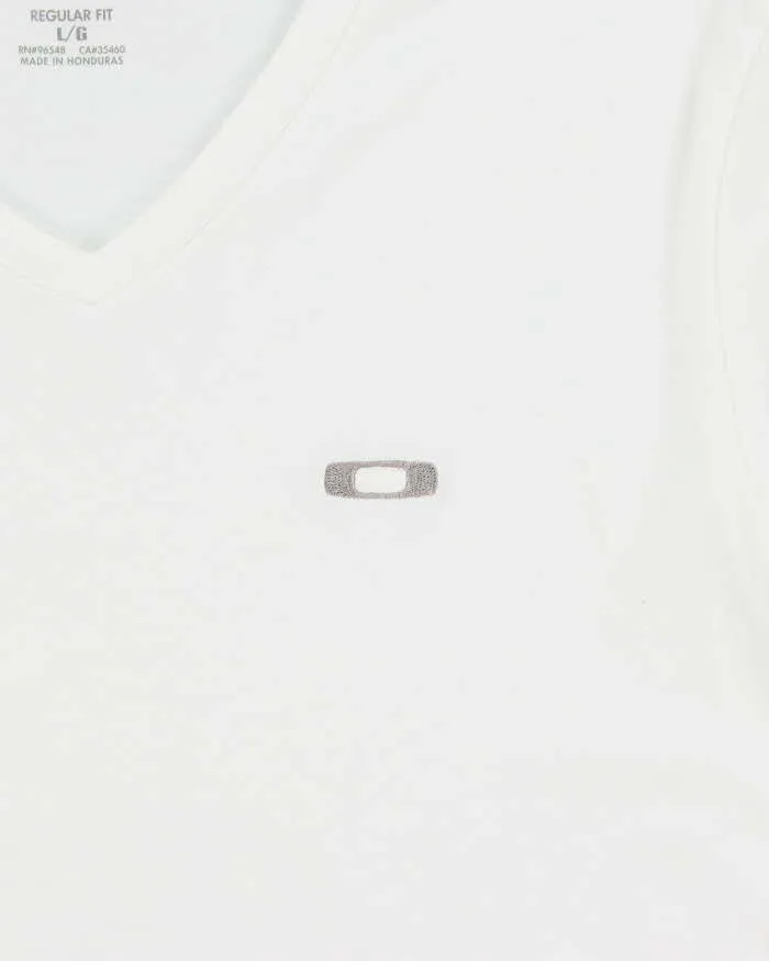 Vintage Oakley Embroidered O Logo Heavyweight V-Neck T-Shirt - L sold by Rokit product image thumbnail 4