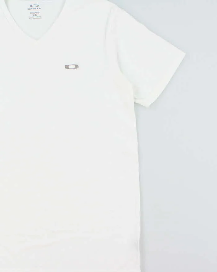 Vintage Oakley Embroidered O Logo Heavyweight V-Neck T-Shirt - L sold by Rokit product image thumbnail 3