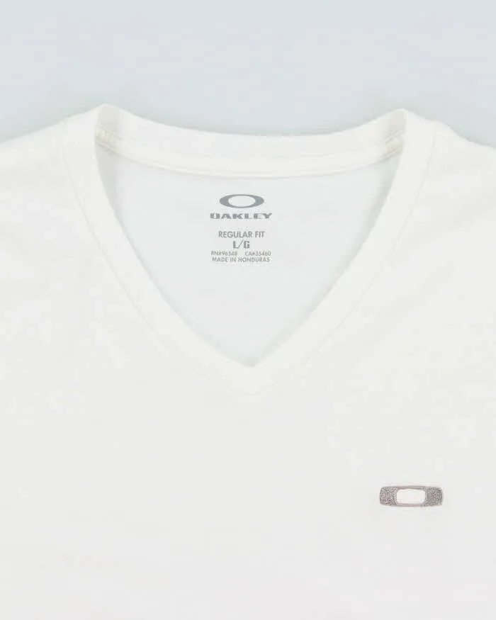 Vintage Oakley Embroidered O Logo Heavyweight V-Neck T-Shirt - L sold by Rokit product image thumbnail 5