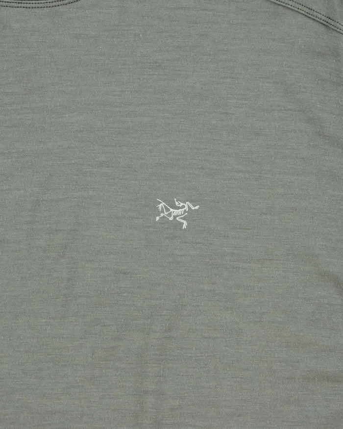 2022 Arc'teryx Sage Green 'Ionia Merino Wool' Fair Trade Crewneck T-Shirt - XL sold by Rokit product image thumbnail 4