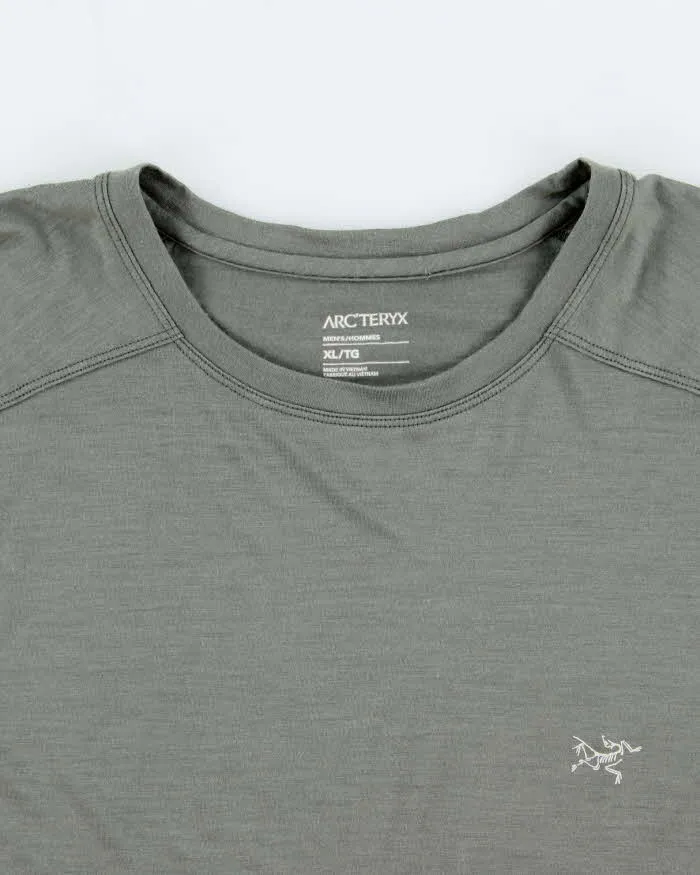 2022 Arc'teryx Sage Green 'Ionia Merino Wool' Fair Trade Crewneck T-Shirt - XL sold by Rokit product image thumbnail 5