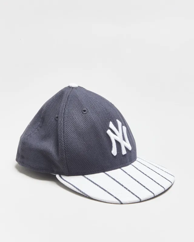 Vintage New Era 59Fifty NY Yankees Pinstripe MLB Performance Fitted Baseball Cap - OS made by Rokit