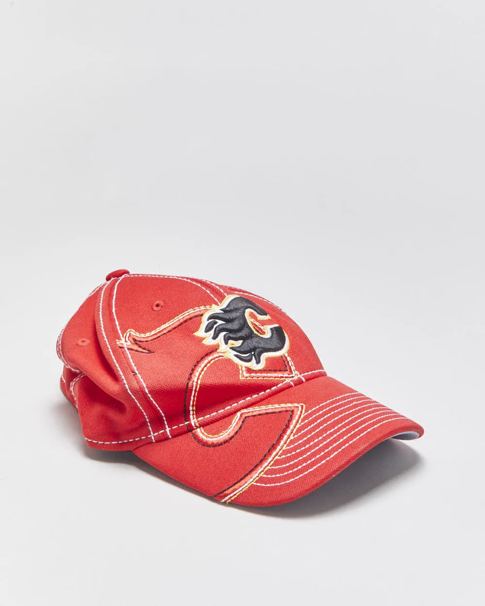 Vintage Y2K 00s Reebok Centre Ice Calgary Flames Contrast Stitch Fitmax'70 NHL Baseball Cap - L/XL sold by Rokit