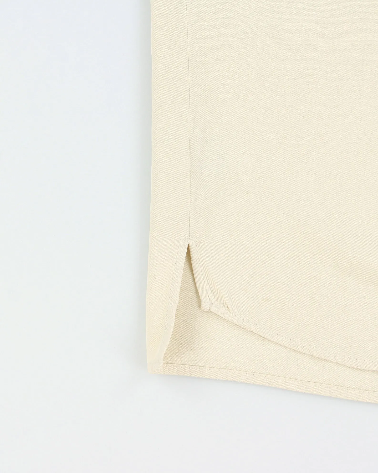 Vintage Tommy Bahama Silk Blend Long Sleeve Shirt - XL sold by Rokit product image thumbnail 4