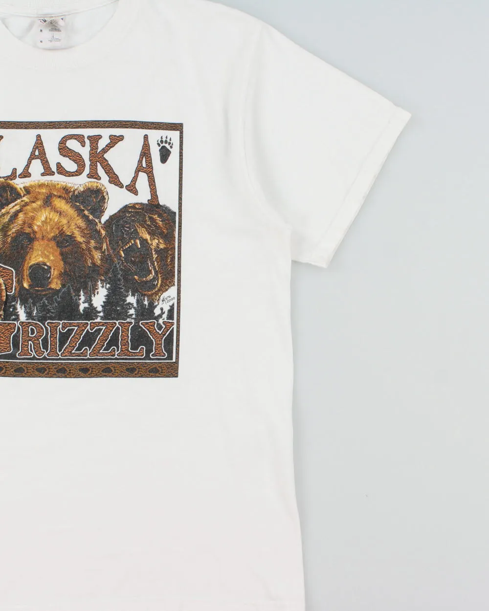 Vintage Y2K 00s Alaska Grizzly Bear Heavyweight Jerzees Crewneck T-Shirt - M sold by Rokit product image thumbnail 3