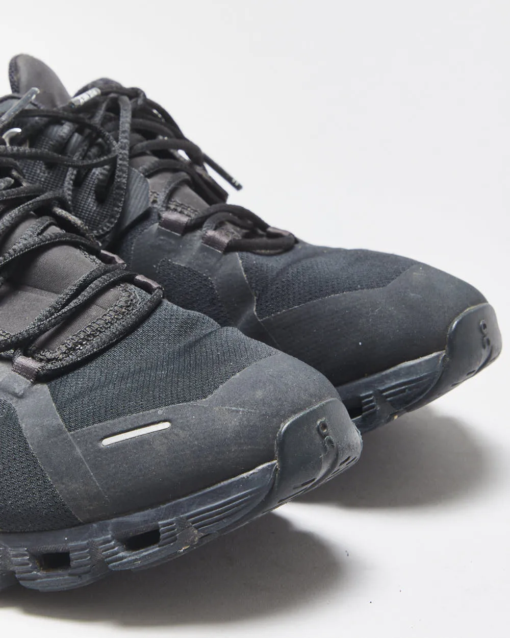 ON Cloud 5 All Black Women's Low-Top Waterproof Running Trainers - UK9 sold by Rokit product image thumbnail 5