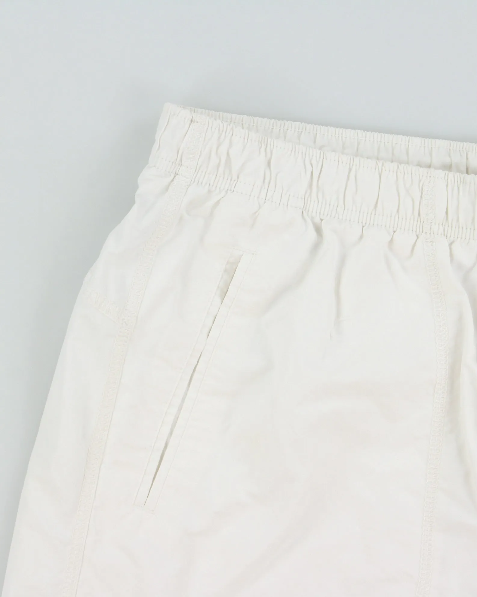 Vintage Y2K 00s Puma Multi-Pocket Relaxed Fit 3/4 Length Swim Shorts - XL sold by Rokit product image thumbnail 3