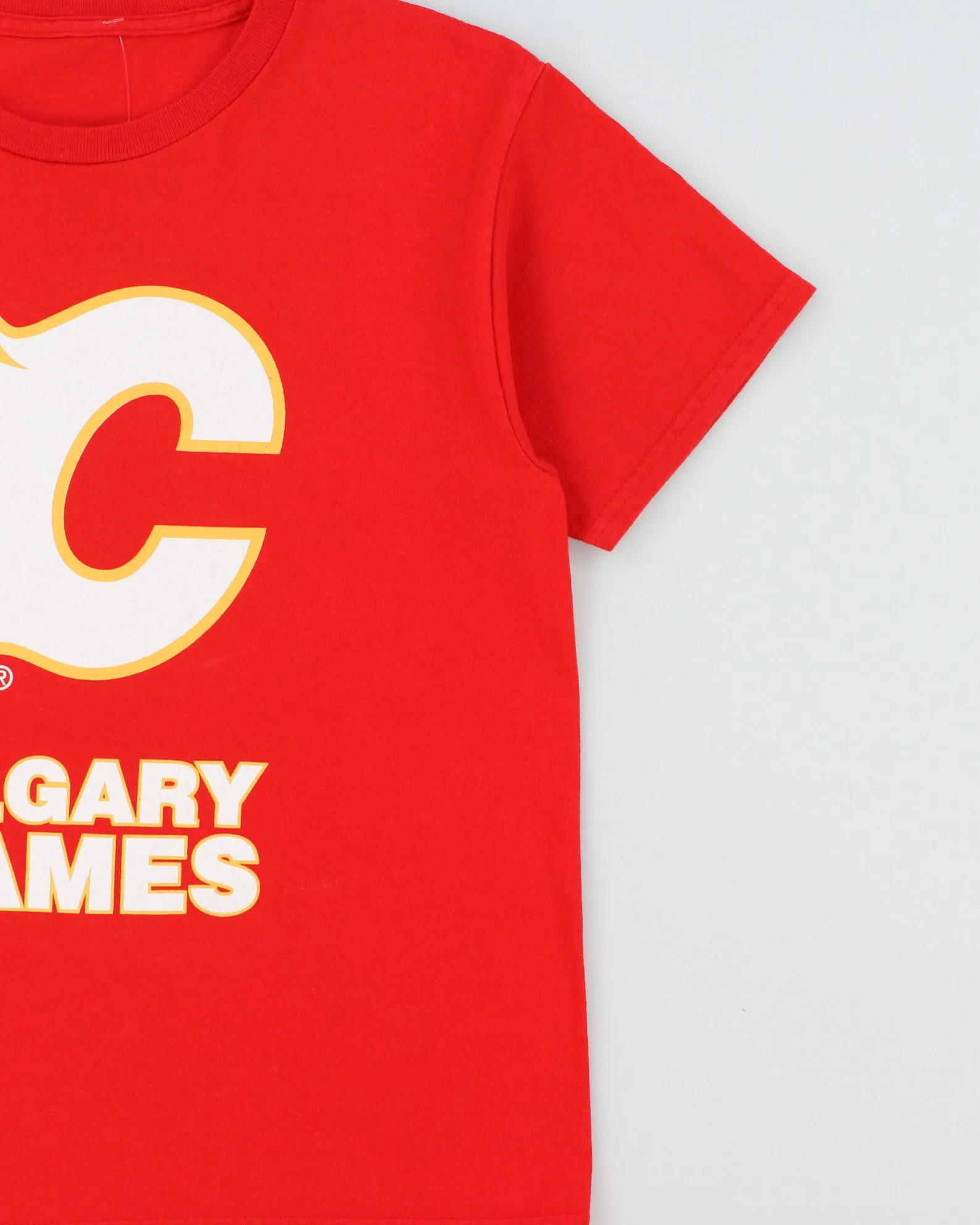 Vintage Y2K 00s Calgary Flames Heavyweight Boxy NHL Crewneck T-Shirt - S sold by Rokit product image thumbnail 3