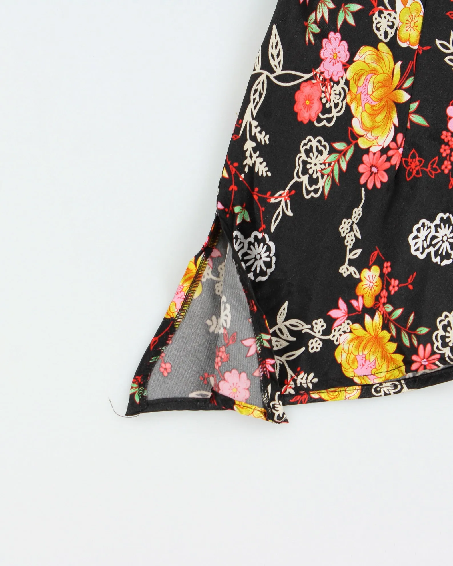 Vintage Y2K 2000s Brody Floral Satin Halter Neck Asymmetric Hem Top - M sold by Rokit product image thumbnail 4