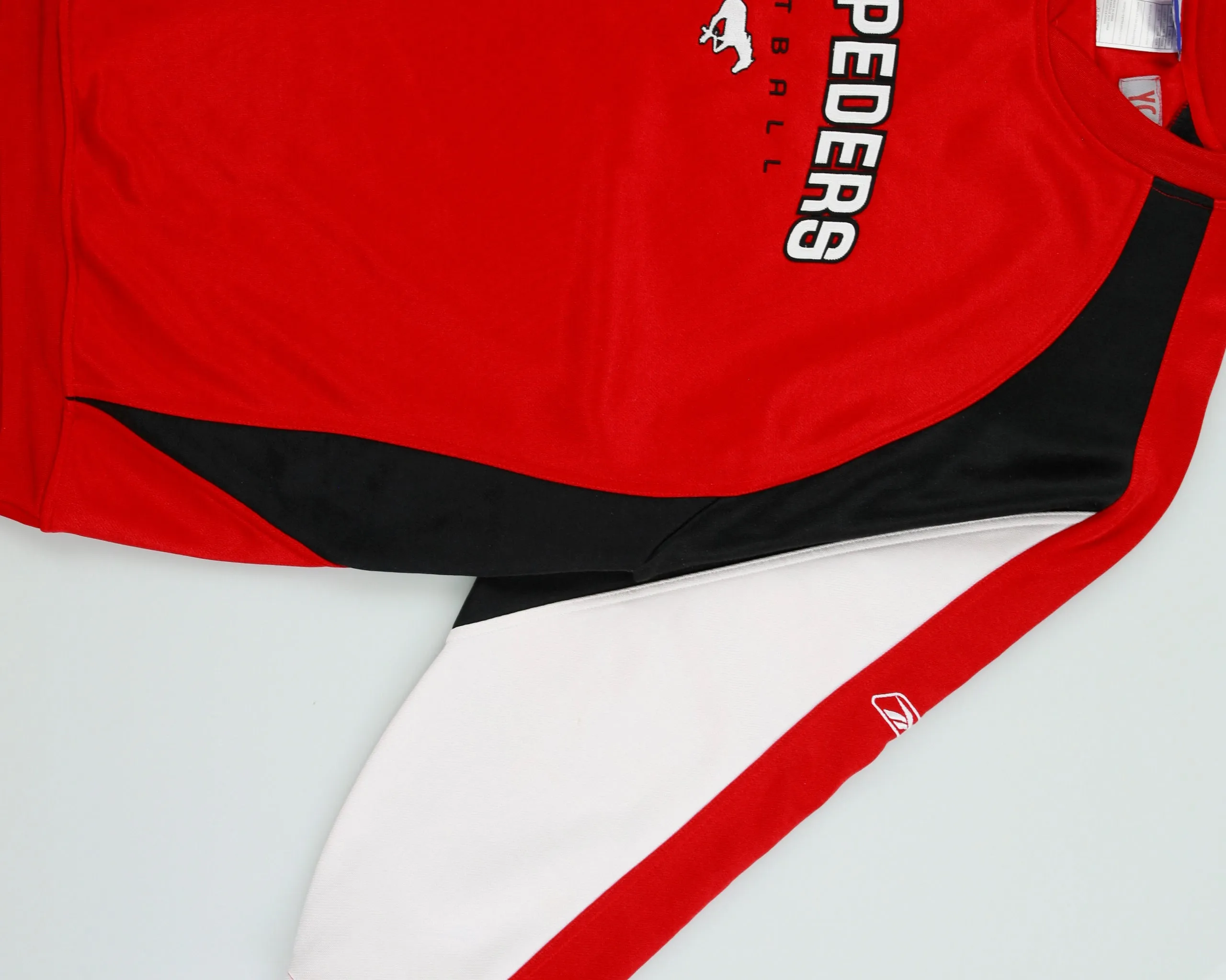 Vintage 2004 Y2K Reebok Calgary Stampeders Embroidered CFL Satin Crewneck Sweatshirt - XL sold by Rokit product image thumbnail 3