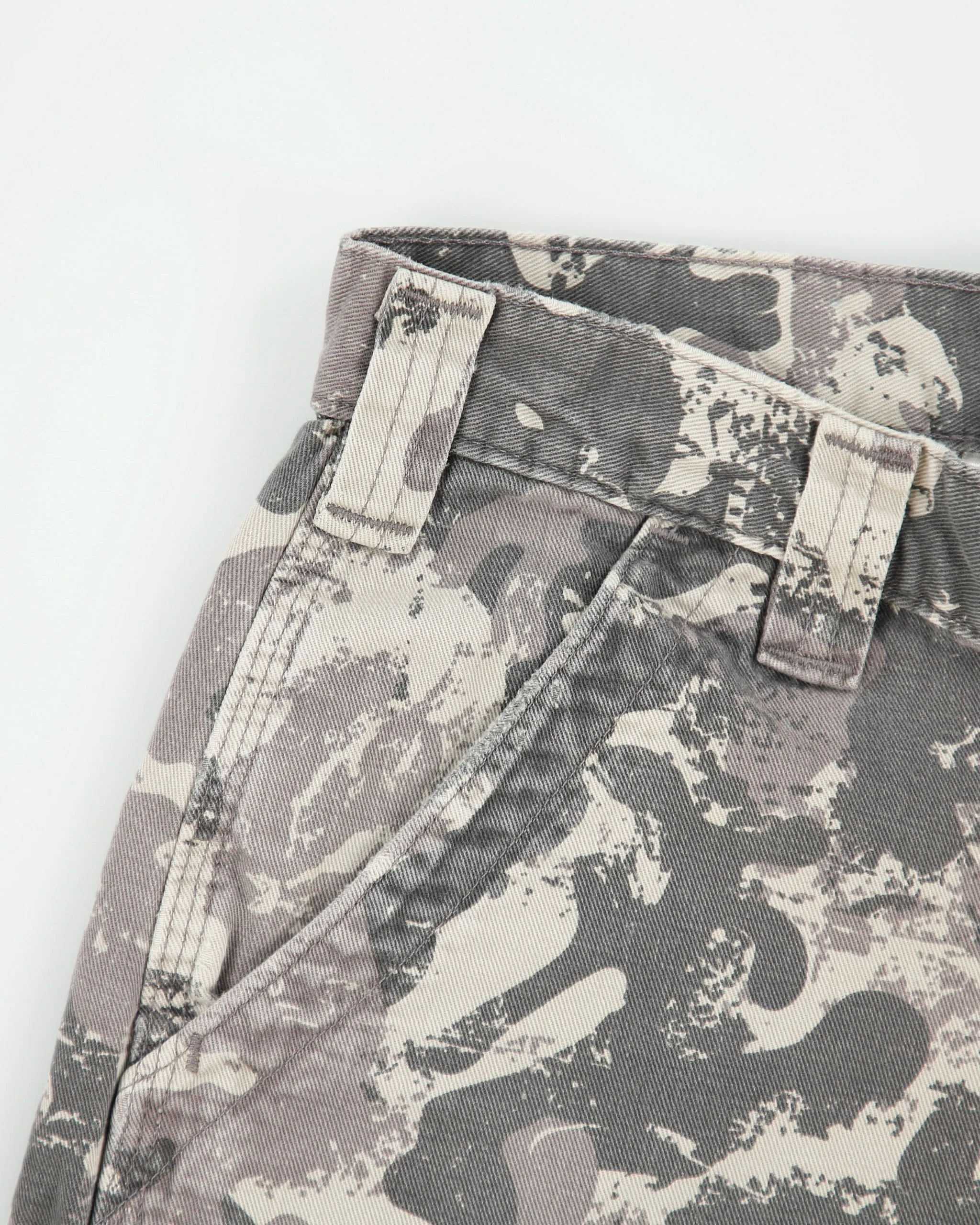 Vintage Carhartt B289 Charcoal Camo Rugged Canvas Relaxed Fit Utility Cargo Shorts - W30 sold by Rokit product image thumbnail 3