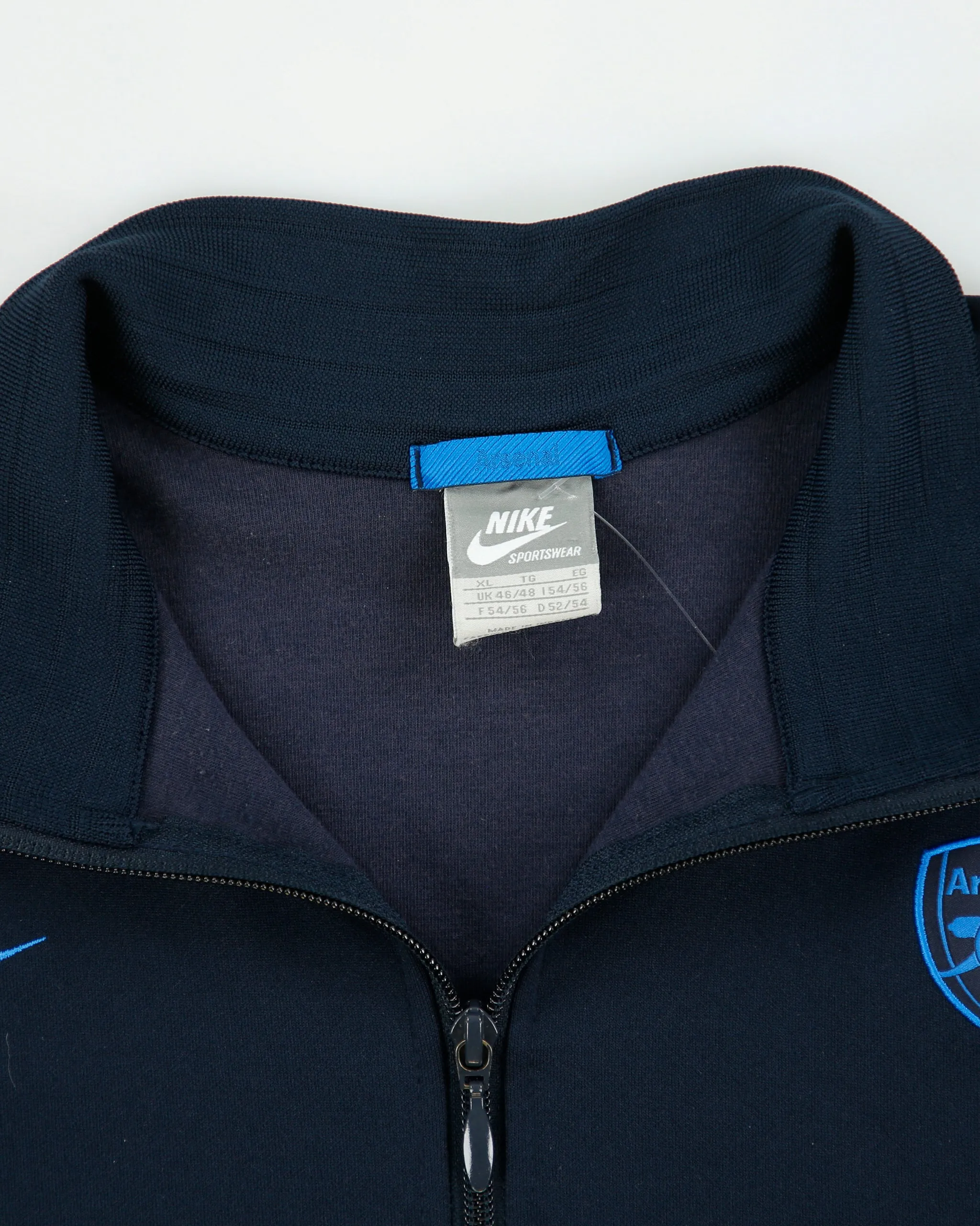 Vintage 2009-10 Nike Arsenal FC Soft Shell Striped Funnel Neck Football Training Track Jacket - XL sold by Rokit product image thumbnail 5