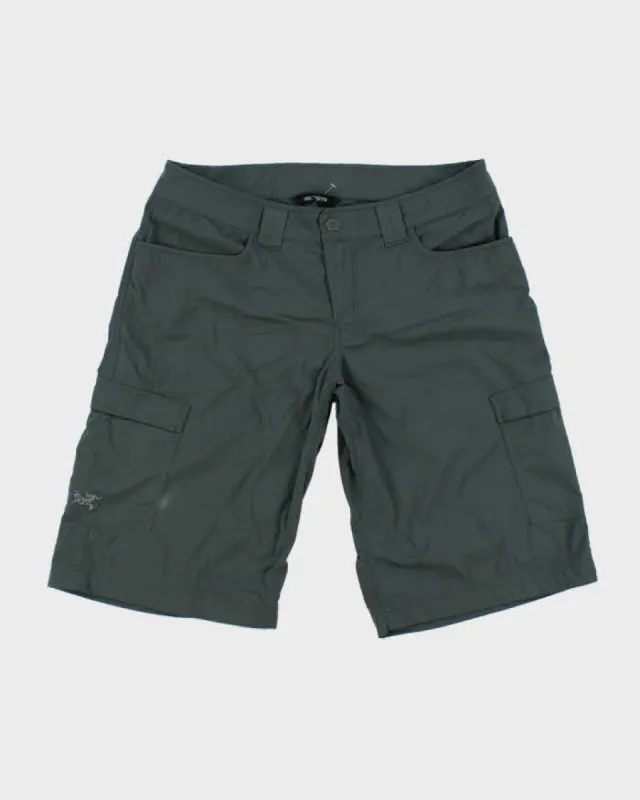 Vintage Arc'teryx Cargo Hiking Shorts - W32 L13 made by Arc'teryx