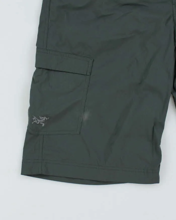 Vintage Arc'teryx Cargo Hiking Shorts - W32 L13 sold by Rokit product image thumbnail 4