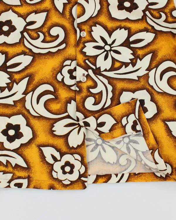 Vintage Hilo Hattie Hawaiian Shirt - S sold by Rokit product image thumbnail 4