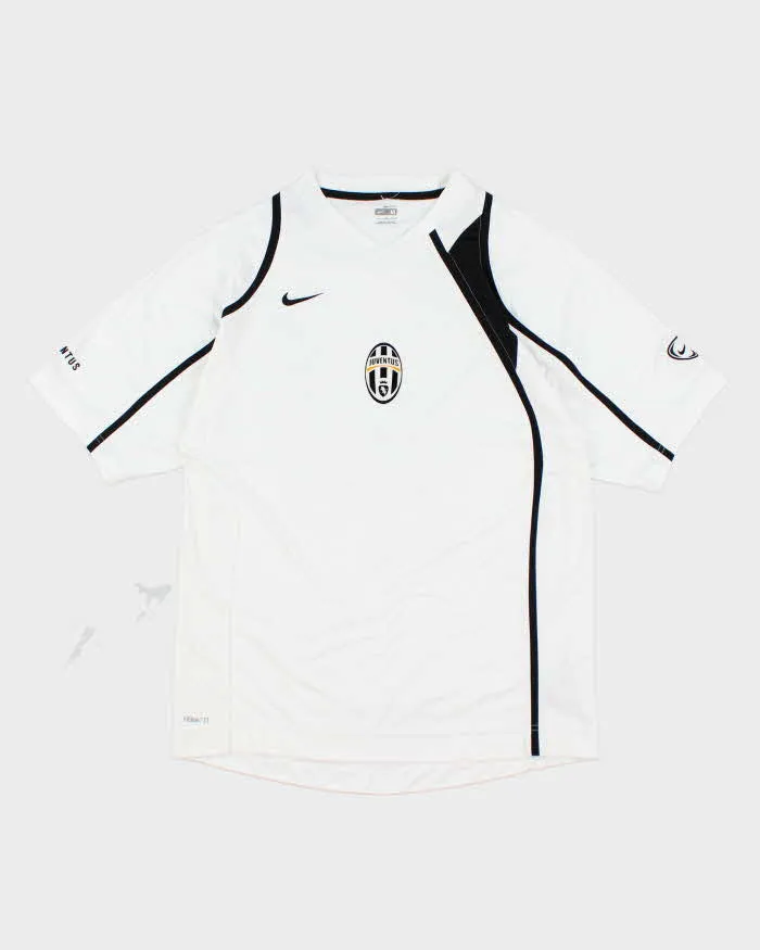 Vintage 2005/06 Juventus Training Shirt - M sold by Rokit