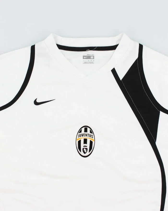 Vintage 2005/06 Juventus Training Shirt - M sold by Rokit product image thumbnail 3