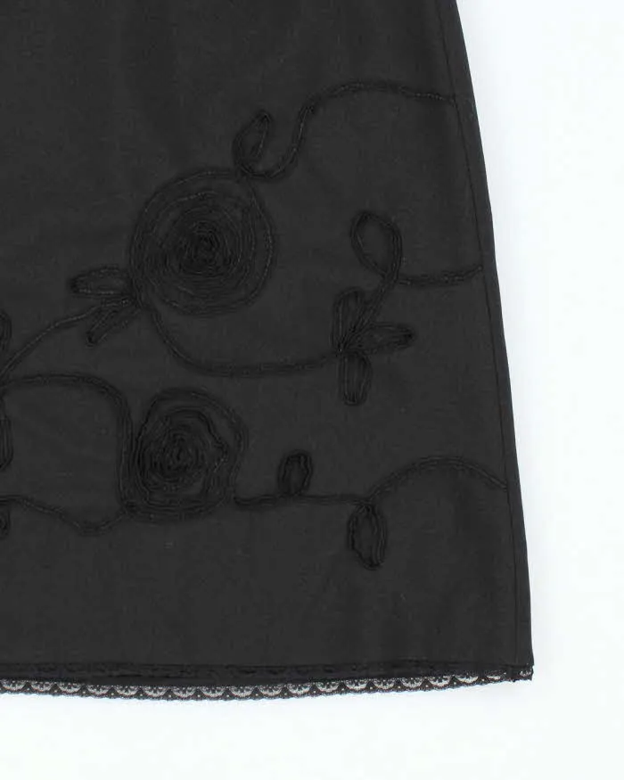 Y2k 00s V'cocca Black Embroidered Smart Skirt - L sold by Rokit product image thumbnail 4