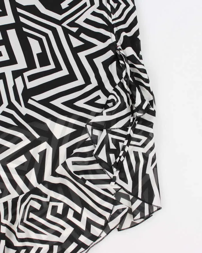 Vintage Y2k 00s Ruffle Pattern Ruched Detail Skirt - S sold by Rokit product image thumbnail 3