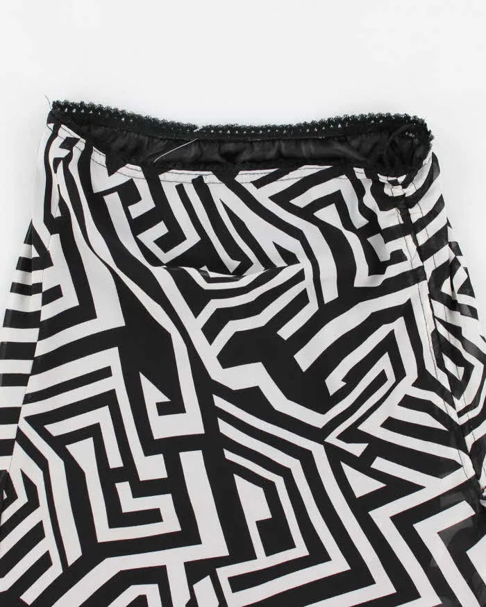 Vintage Y2k 00s Ruffle Pattern Ruched Detail Skirt - S sold by Rokit product image thumbnail 4