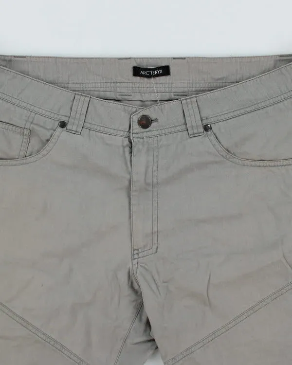 Vintage Arc'teryx Cargo Hiking Shorts - W36 L12 sold by Rokit product image thumbnail 3