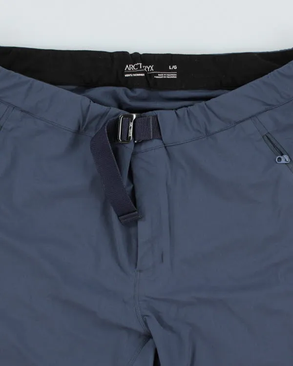 Arc'teryx Men's Belted Navy Shorts - W34 sold by Rokit product image thumbnail 3