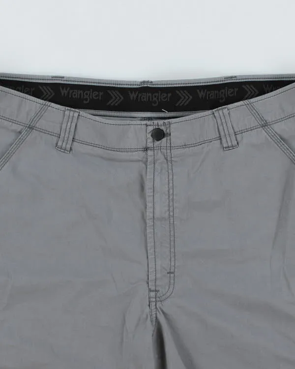Vintage Wrangler Workwear Wide Fit Shorts - W40 L9 sold by Rokit product image thumbnail 3