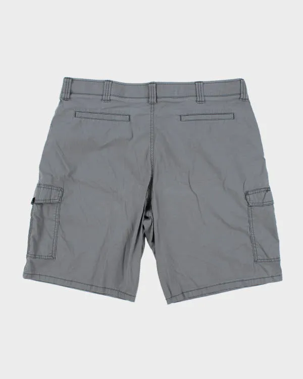 Vintage Wrangler Workwear Wide Fit Shorts - W40 L9 sold by Rokit product image thumbnail 2