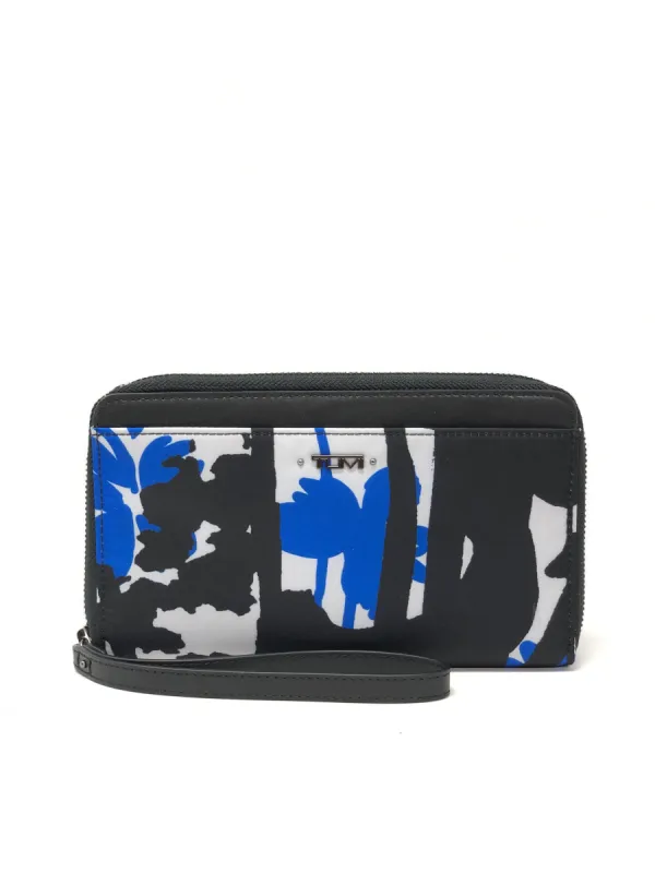 TUMI Vista Slg Travel Wallet sold by Ruumur