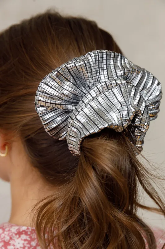 METALLIC SCRUNCHIES sold by Ruumur