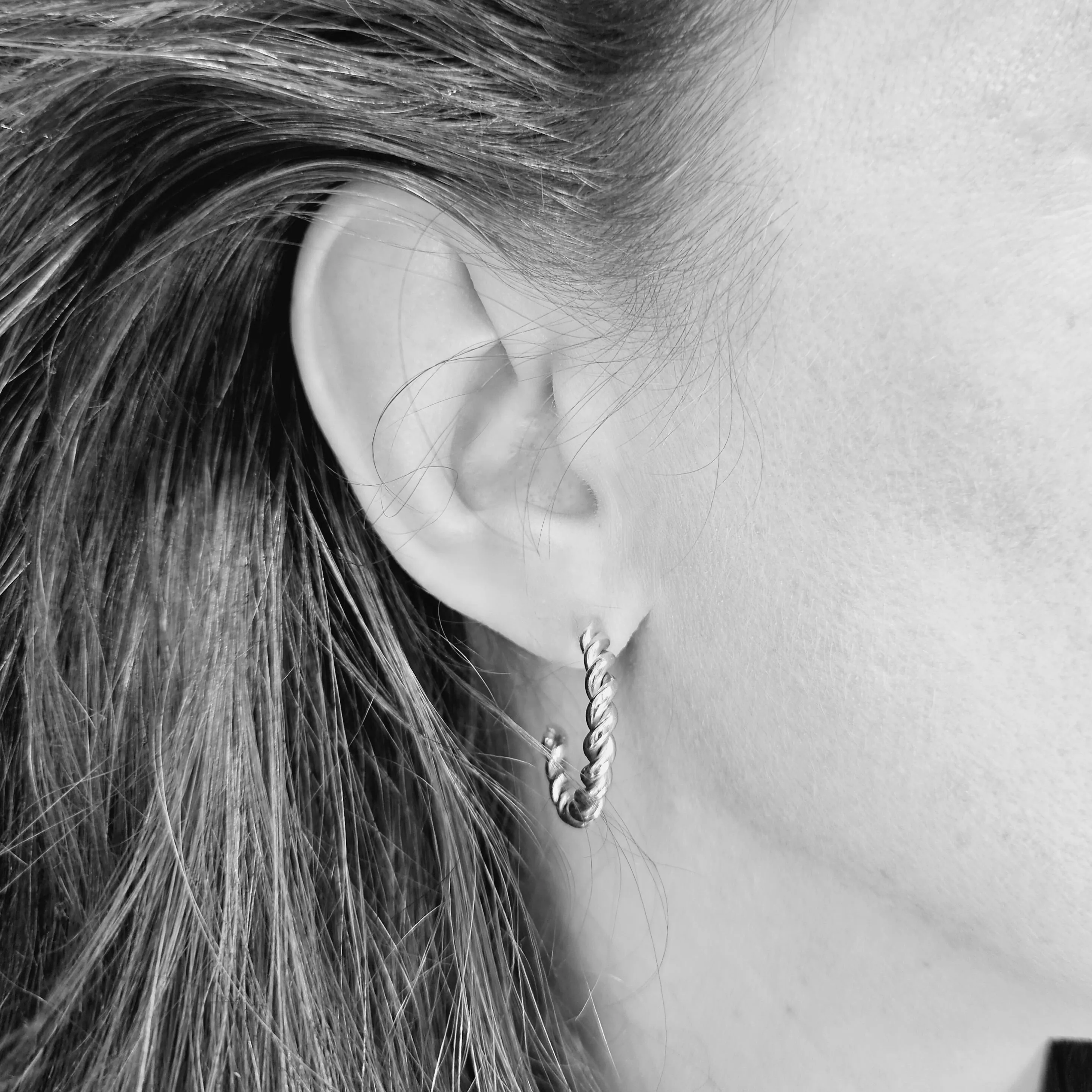 Classic Cable Hoop Hypoallergenic Earrings sold by Ruumur product image thumbnail 3