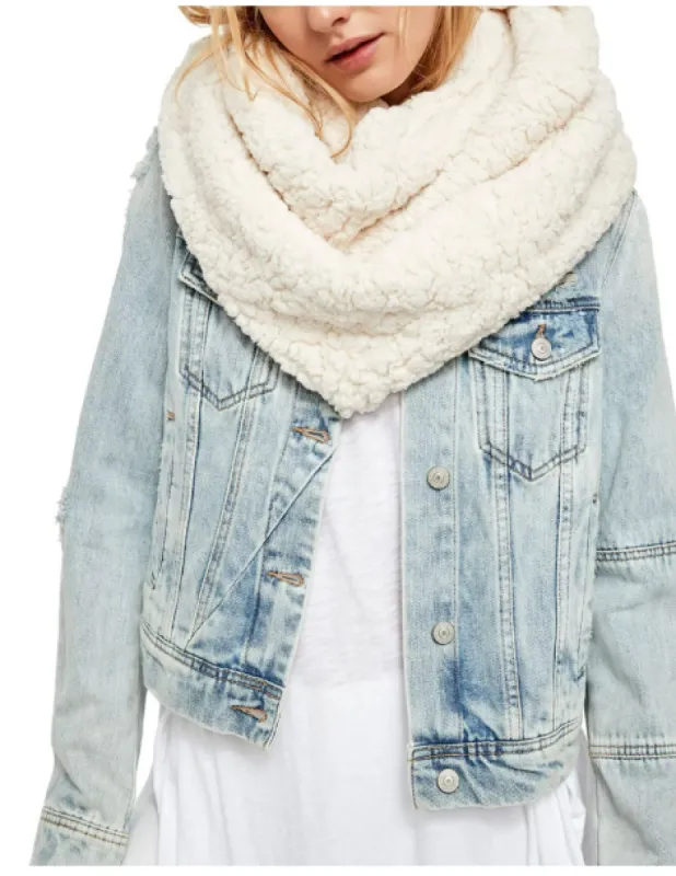 Free People Women's Cloud Nine Infinity Scarf White Size Regular sold by Ruumur