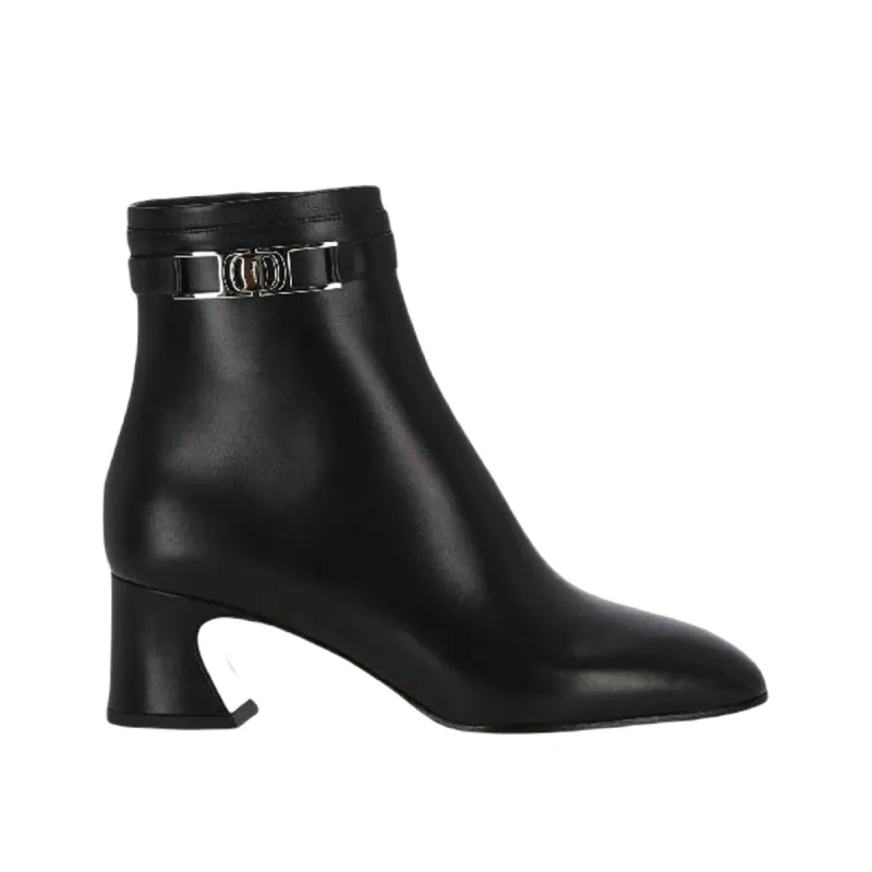 Ferragamo Rego 55 Women's Boots Black sold by Ruumur