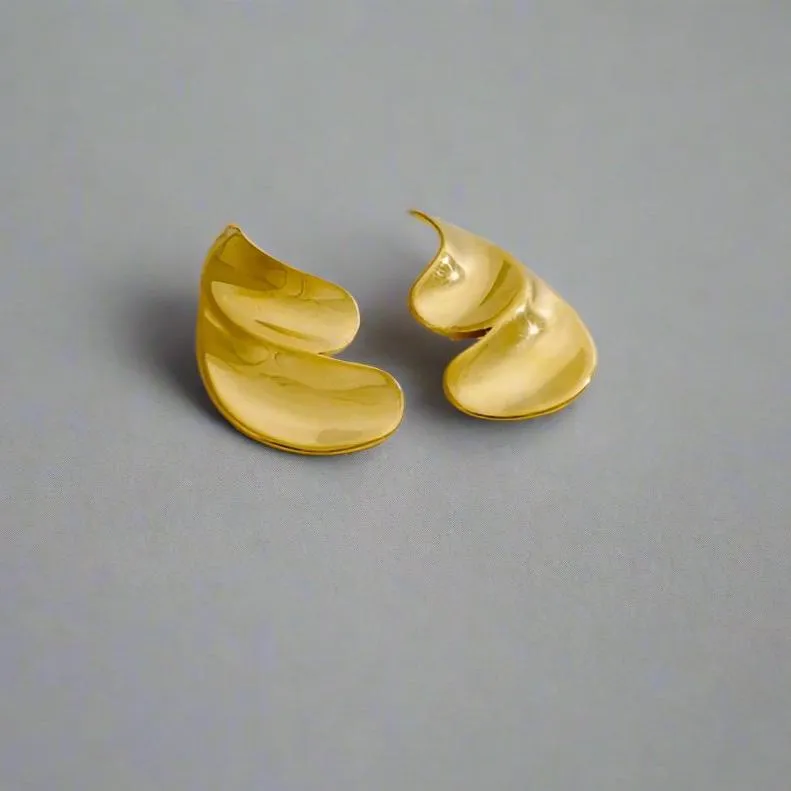 18K Gold Plate Vintage Flowing Gold Leaf Earrings sold by Ruumur product image thumbnail 2
