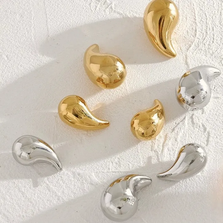 Water Drop Hollow Pendant Necklace sold by Ruumur product image thumbnail 3