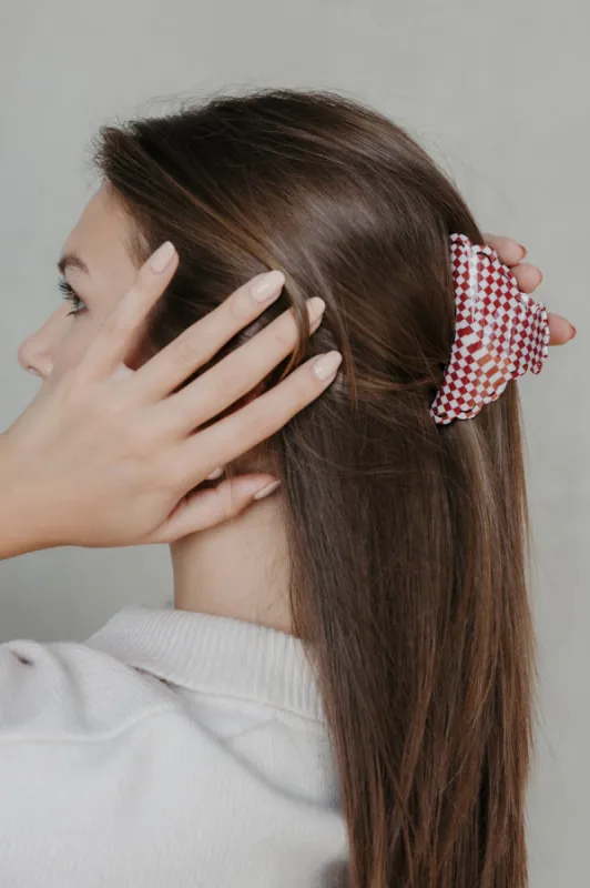 RED CHECKERED RESINE CLAW BUNDLE OF 4 PCS sold by Ruumur