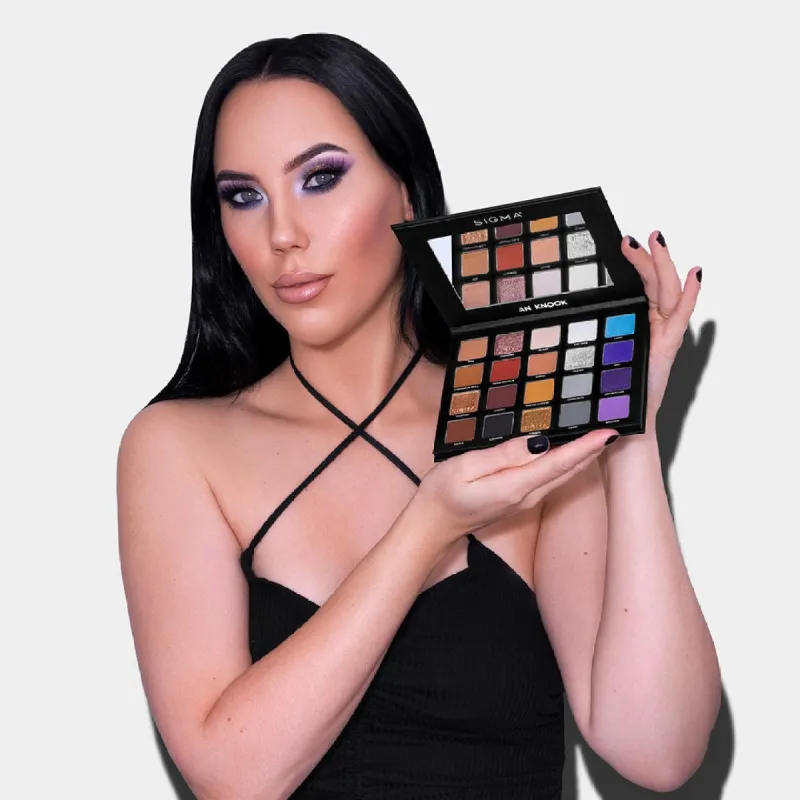 An Knook Pro Eyeshadow Palette sold by Ruumur